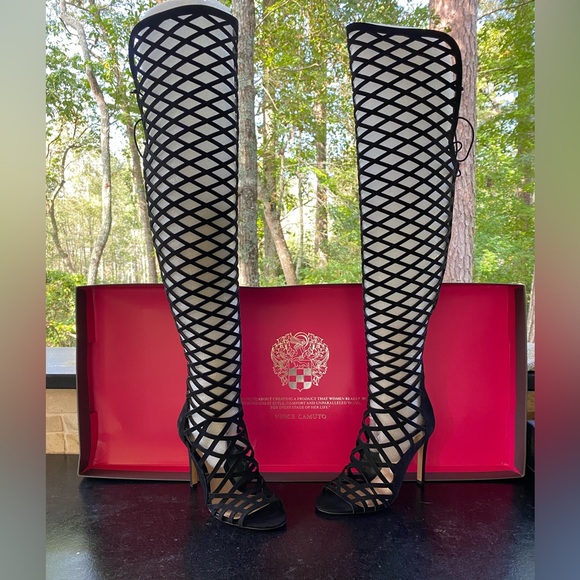 VINCE CAMUTO Black Lattice Over-the-Knee Heeled Boots
SZ 7 NWT - Picture 1 of 11